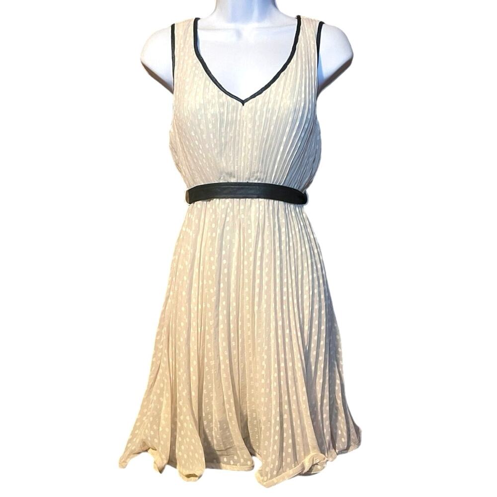 ♥️= 3/$15 Bundle Dress Double Zero Cream and Black Mini Dress Size Small
